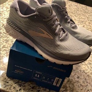 Women’s Brooks Adrenaline GTS 20 size 11